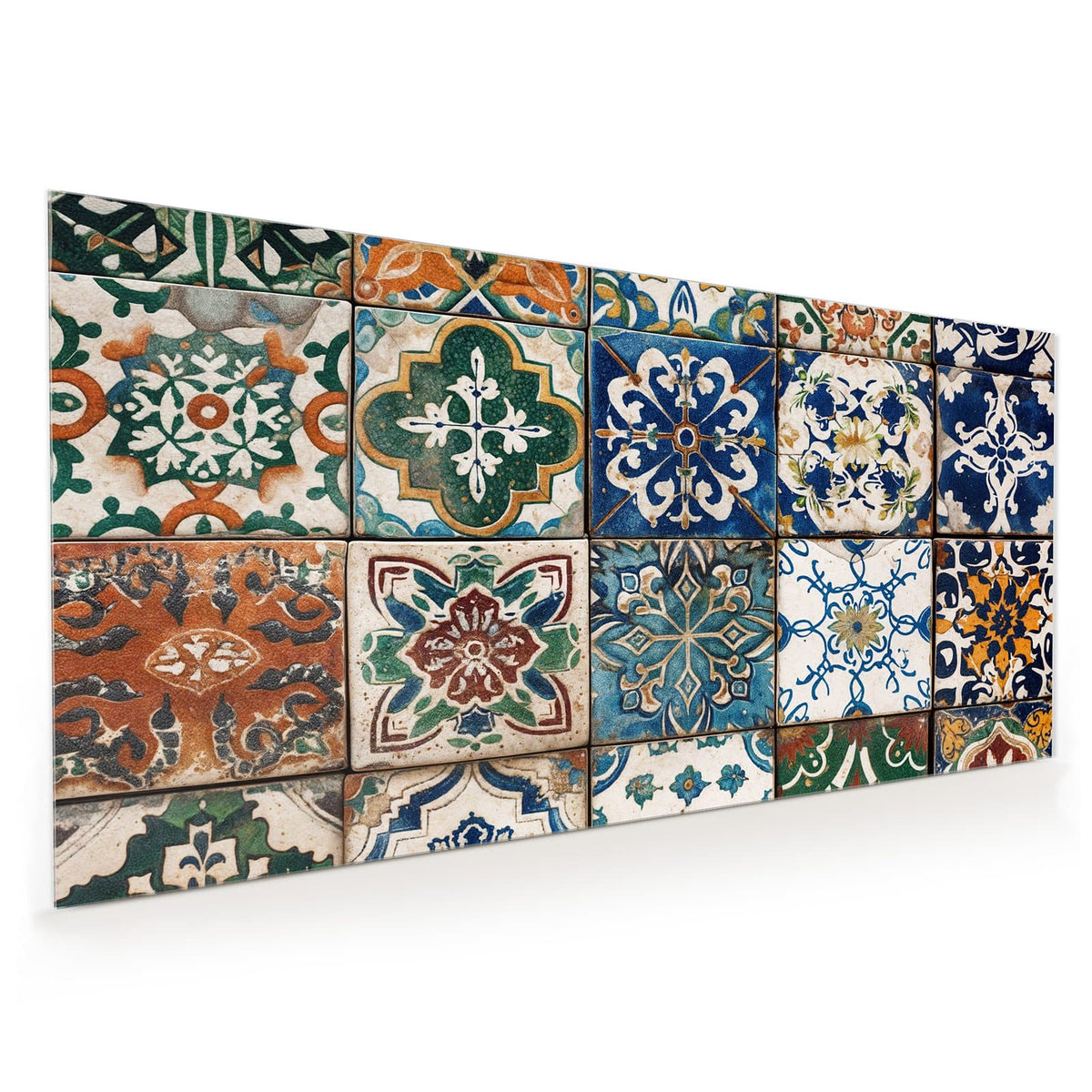 Küchenrückwand aus Glas im Hochformat mit Motiv Mediterrane Fliesen: Patchwork aus 16 bunten Ornamentfliesen in Blau, Grün, Orange und Weinrot