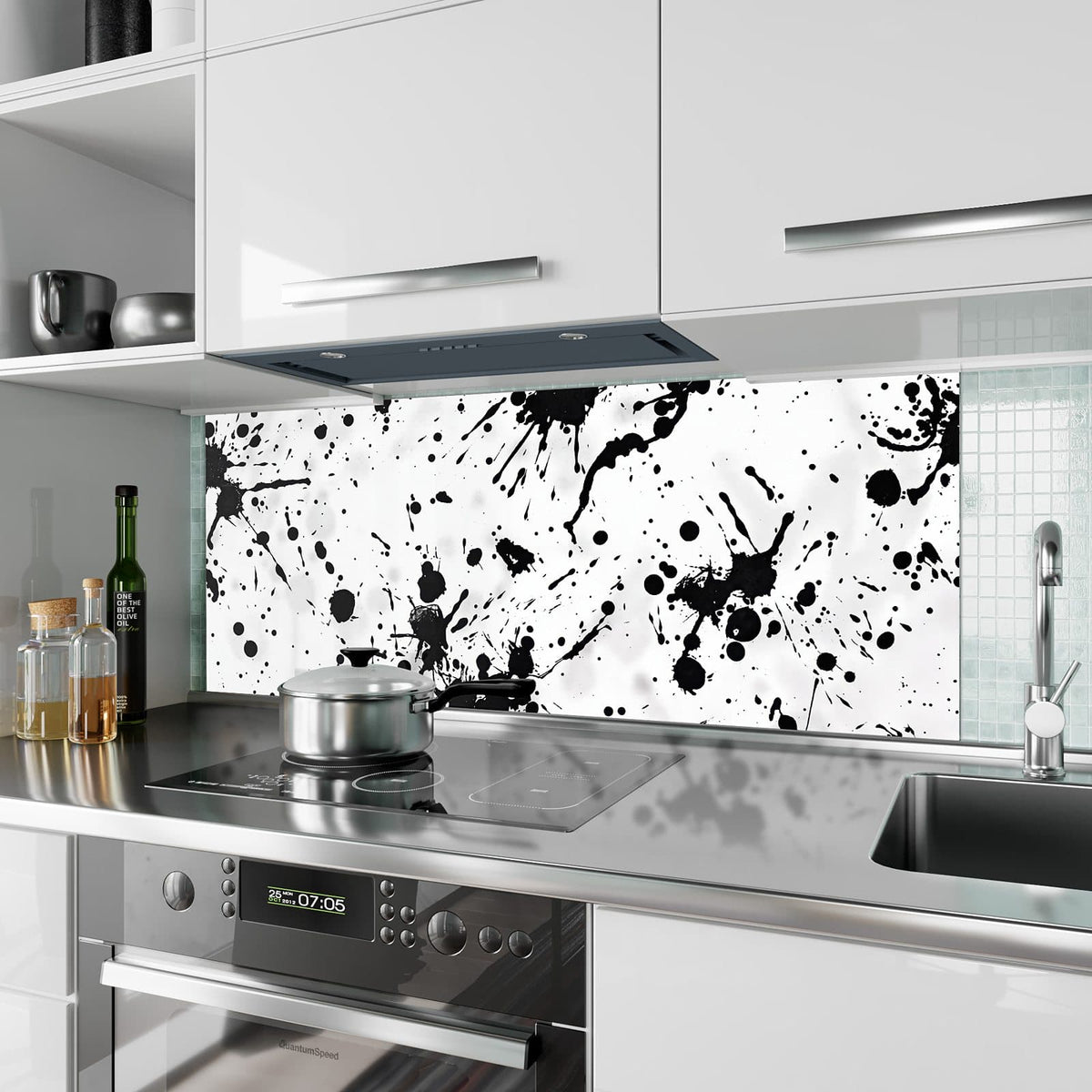 Küchenrückwand aus Glas Tintenspritzer im Hochformat als Spritzschutz hinter dem Kochfeld, über dem Fliesenspiegel montiert