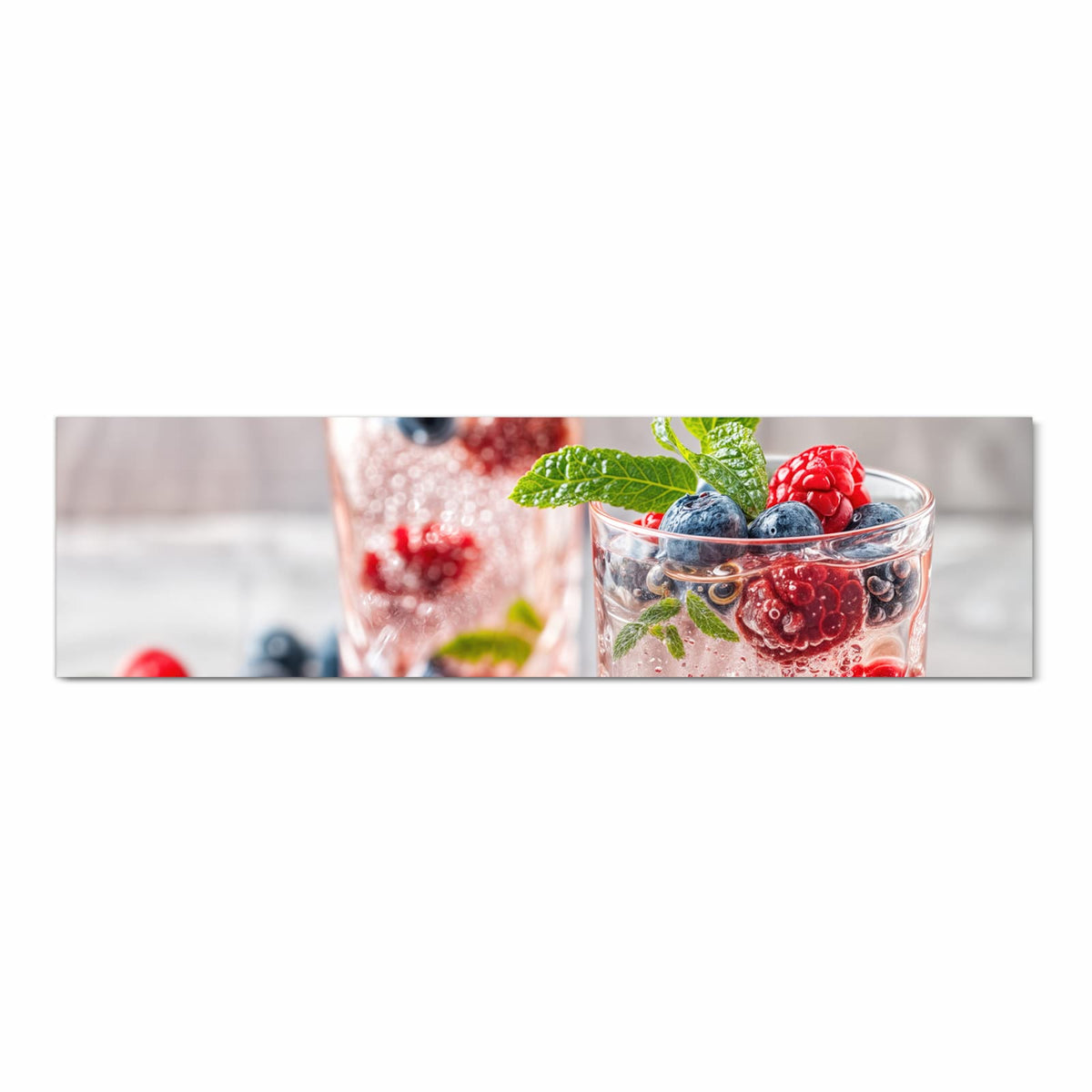 Bodenschonender rutschfester Läufer mit Motiv Cocktail Beeren in Frontansicht