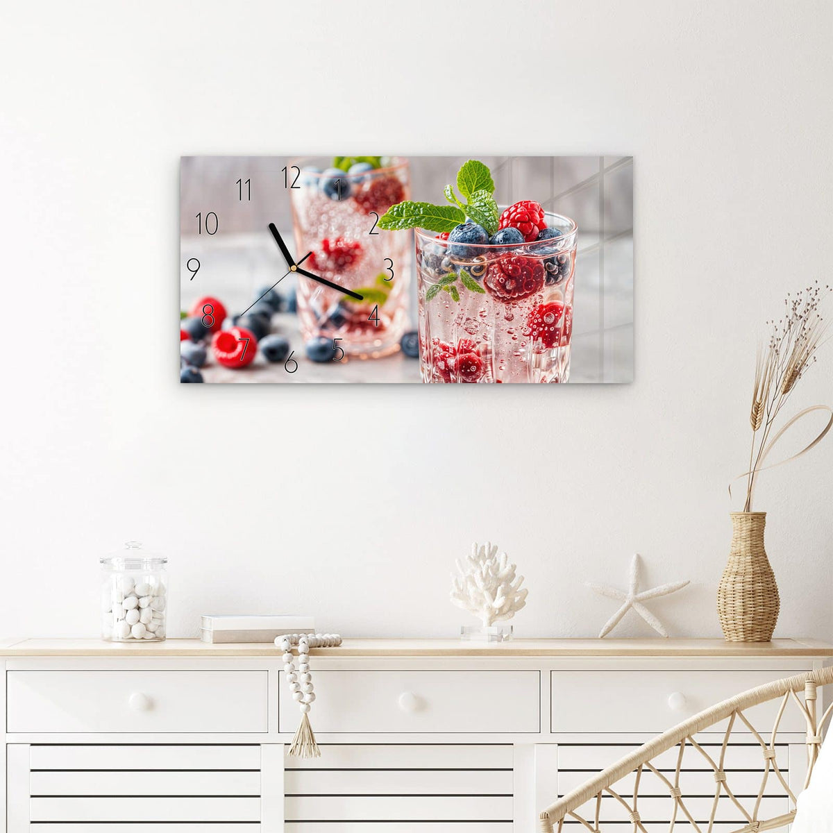 Wanduhr Cocktail Beeren aus Glas – Querformat 60 × 30 cm – Beerendrinks mit Minze im Glas
