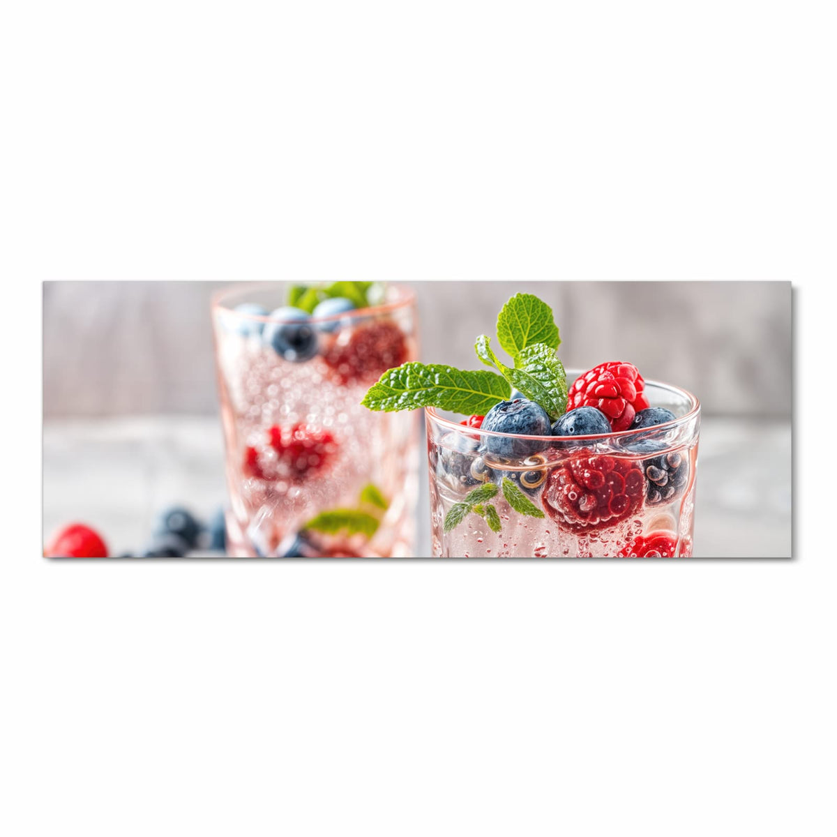 Dünner Küchenteppich mit Motiv Cocktail Beeren in Frontansicht für Ordnung & Übersicht