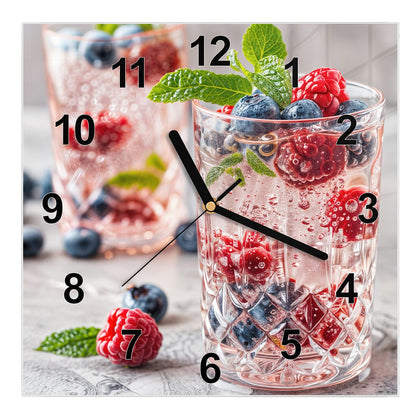 Wanduhr Quadratisch mit dem Motiv Limonade mit Beeren