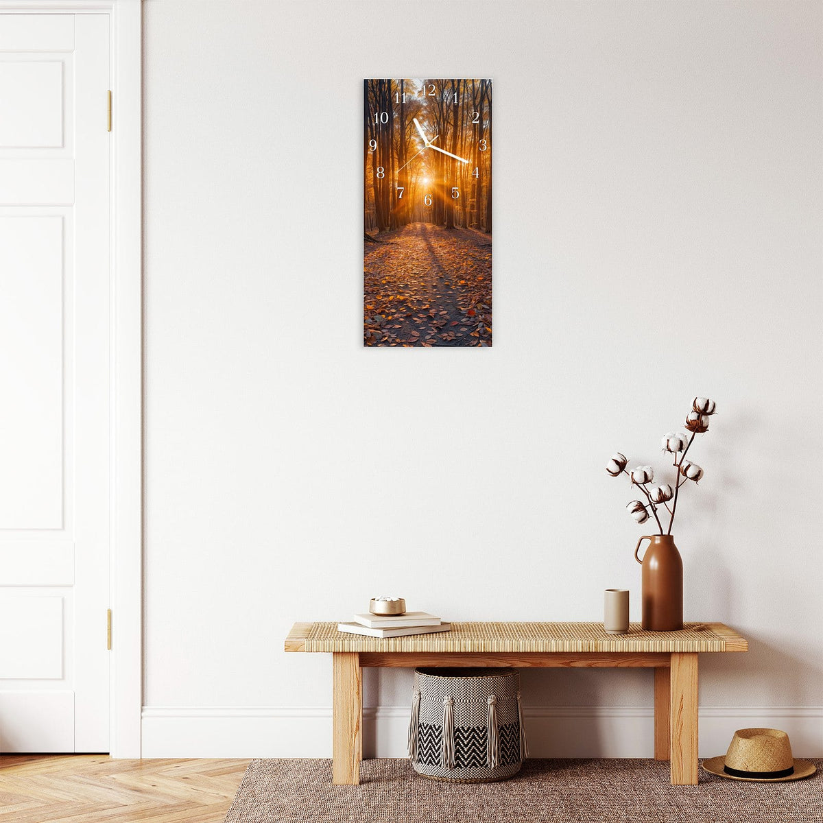Moderne Wanduhr aus Glas mit Farbtiefe – Wanduhr Sonnenuntergang Wald aus Glas – Hochformat 30 × 60 cm