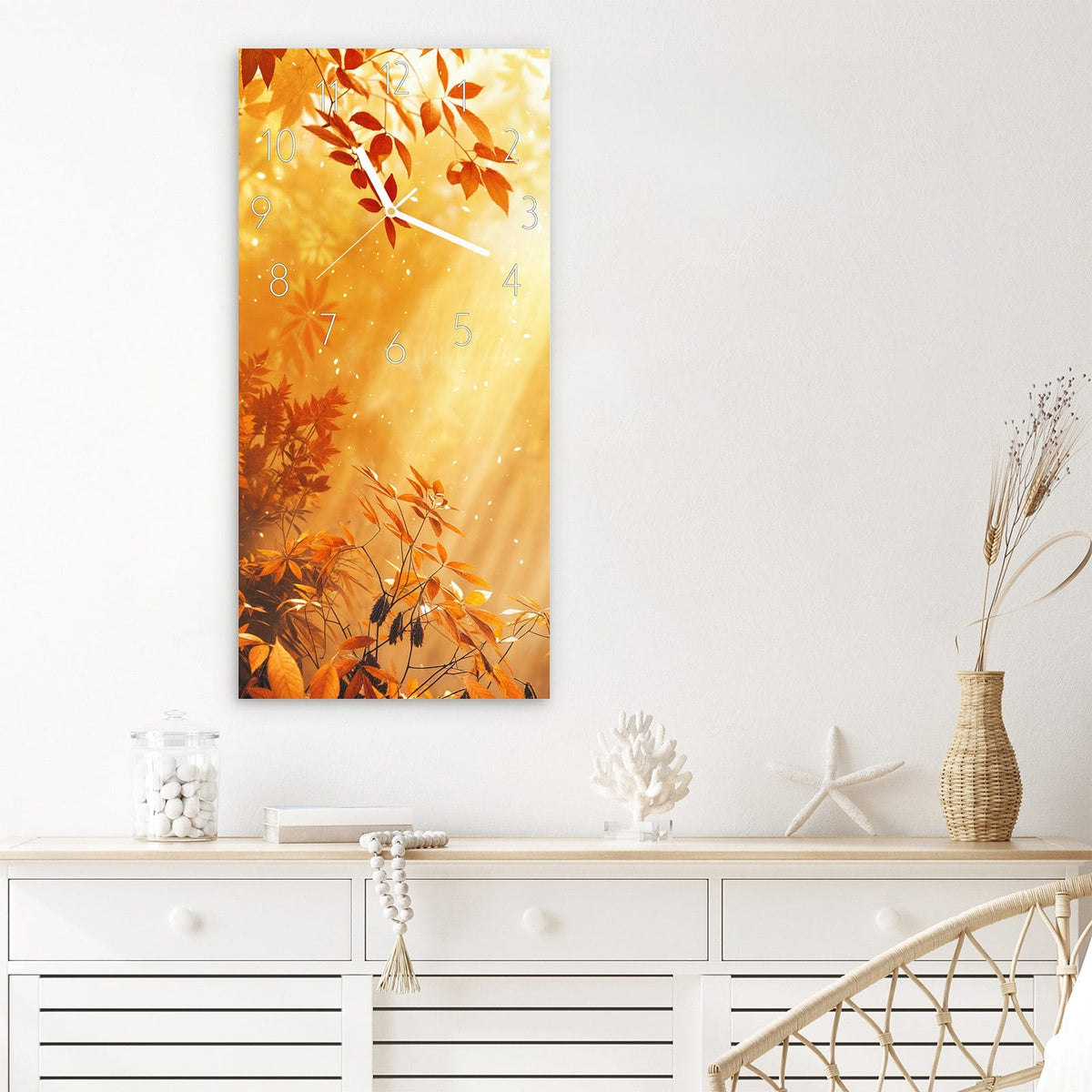 Wanduhr Herbstlicher Wald aus Glas – Sonnenstrahlen durch kupferfarbenes Laub