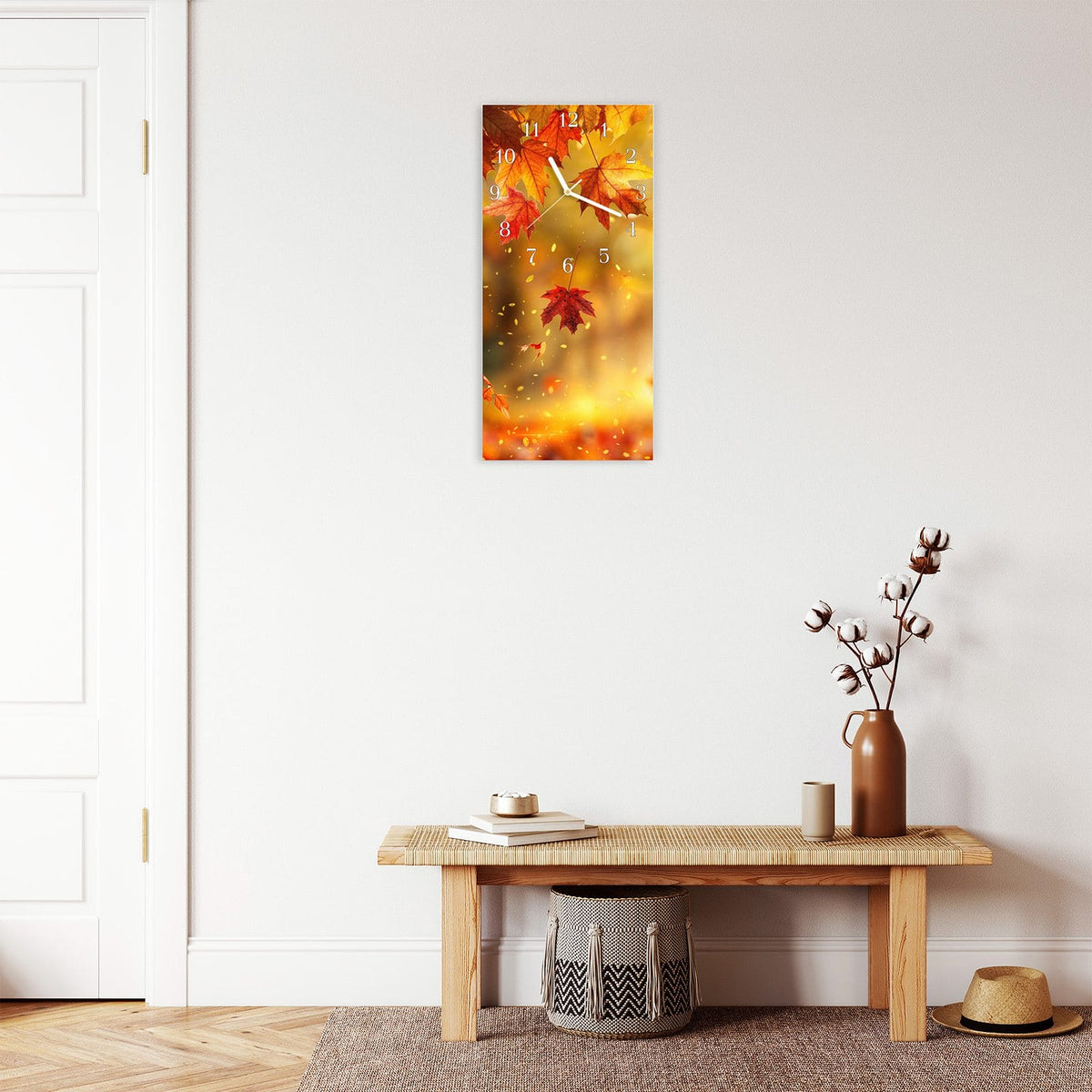 Moderne Wanduhr aus Glas mit Farbtiefe – Wanduhr Herbstblätter Sonne aus Glas – Hochformat 30 × 60 cm