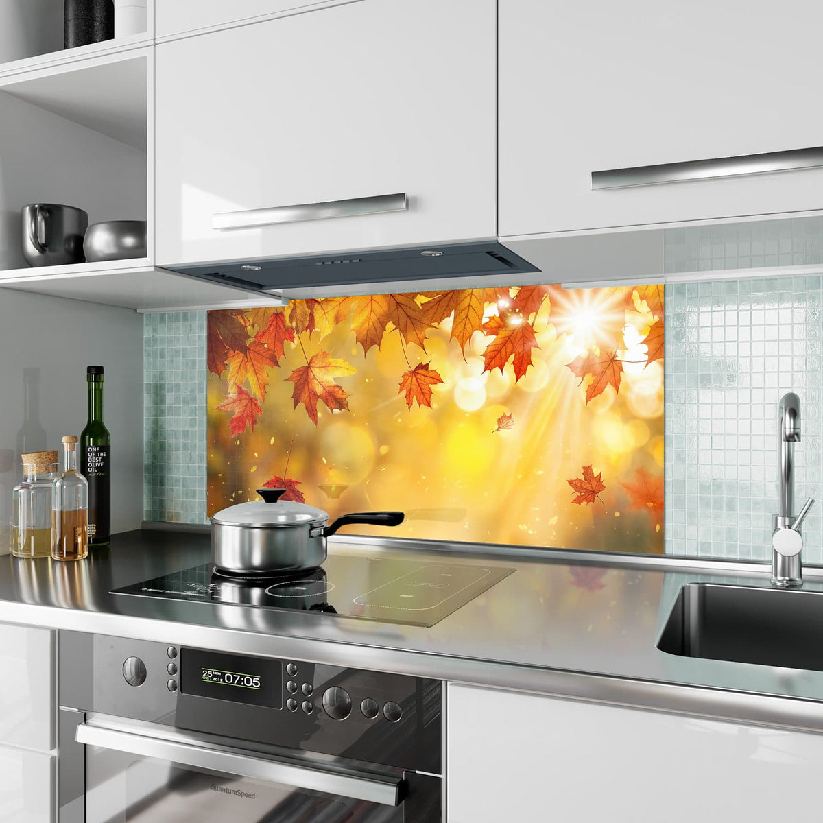 Küchenrückwand aus Glas Sonne im Ahornlaub im Hochformat als Spritzschutz hinter dem Kochfeld, über dem Fliesenspiegel montiert