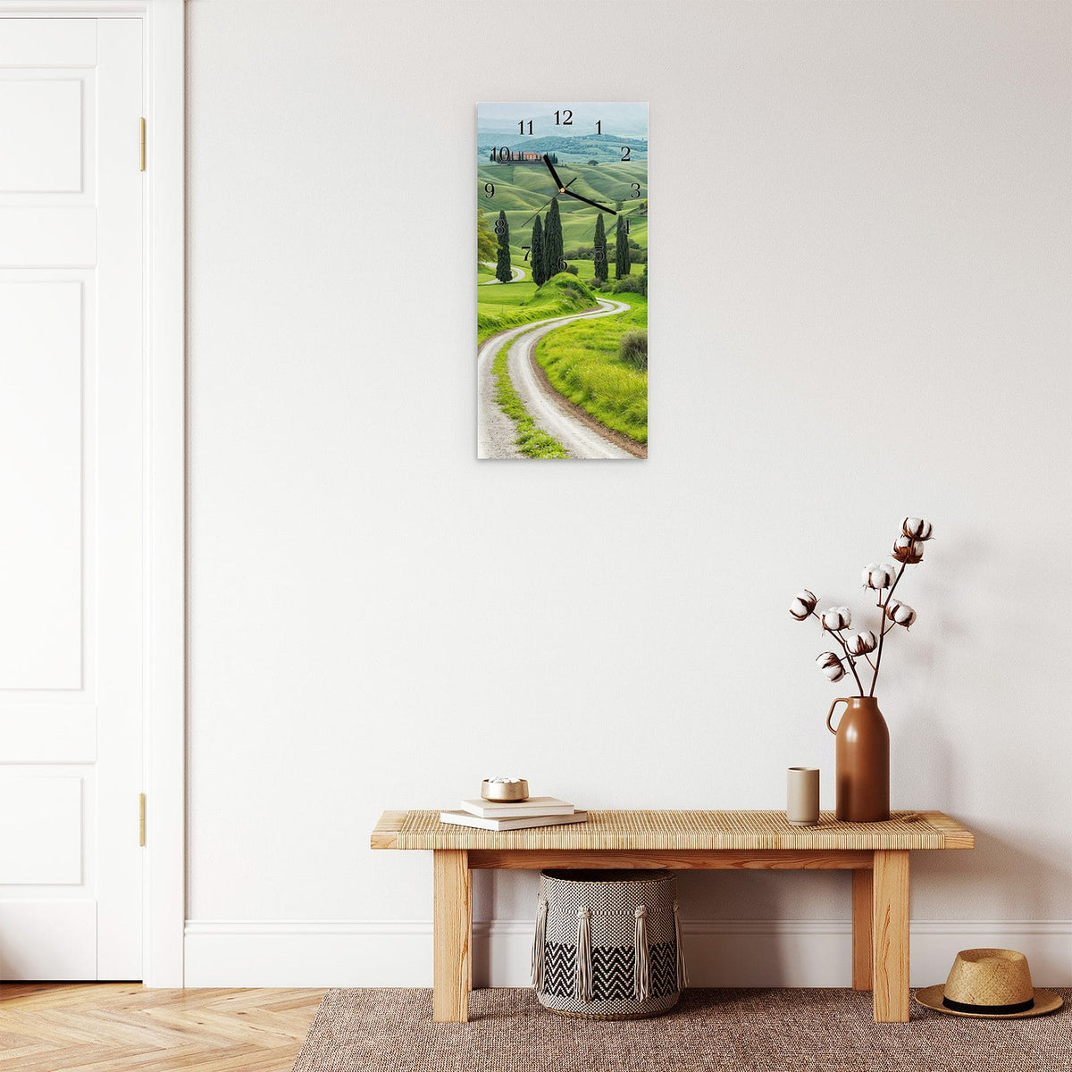 Moderne Wanduhr aus Glas mit Farbtiefe – Wanduhr Landschaft Italien aus Glas – Hochformat 30 × 60 cm