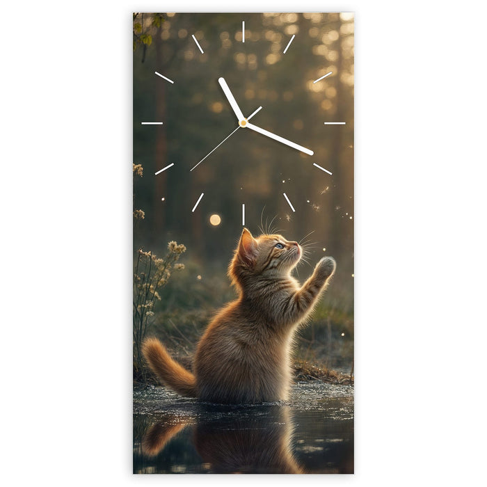 Wanduhr Katze mit Marienkäfer aus Glas – Hochformat 30 × 60 cm mit Ziffernblatt Linie