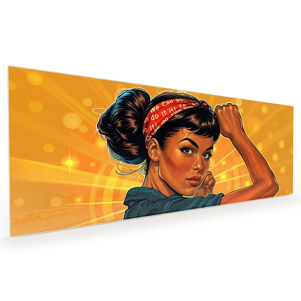 Küchenrückwand aus Glas im Hochformat: Pop-Art-Frau mit rotem Kopftuch spannt den Bizeps vor gelb-orangem Strahlenkranz #grösse_40 x 100 cm #grösse_50 x 125 cm #grösse_60 x 150 cm