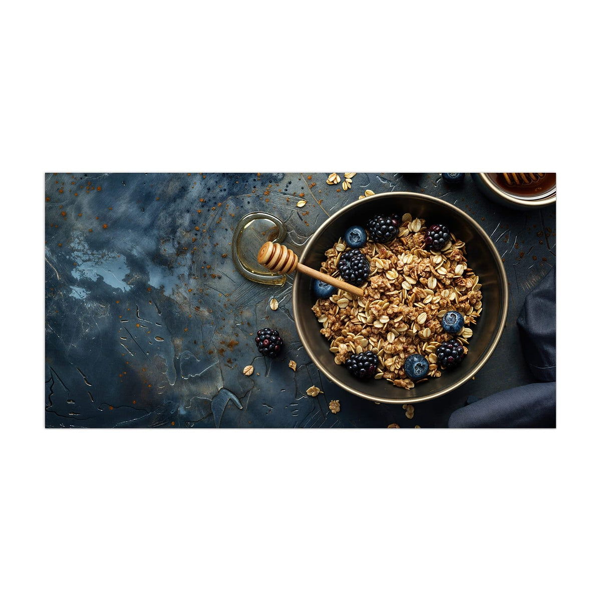 Küchenrückwand aus Glas Müsli mit Beeren im Hochformat, Motiv bildfüllend von vorn