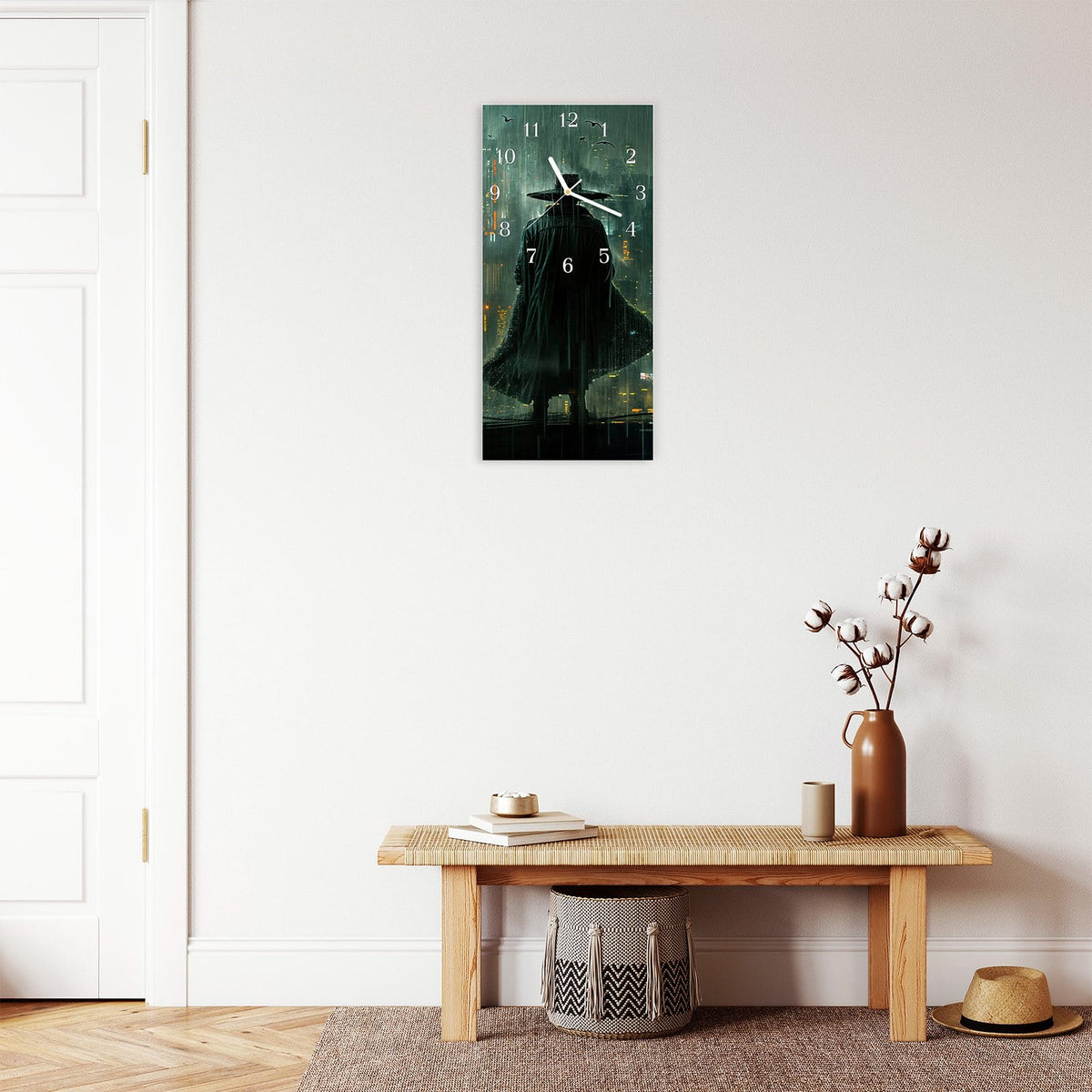 Moderne Wanduhr aus Glas mit Farbtiefe – Wanduhr Regenmantel Stadt aus Glas – Hochformat 30 × 60 cm