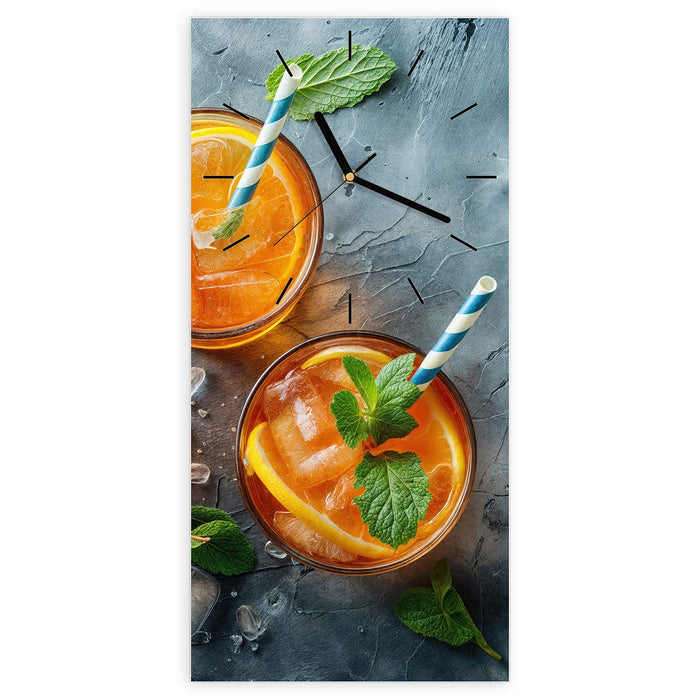 Wanduhr Sommerlicher Drink aus Glas – Hochformat 30 × 60 cm mit Ziffernblatt Linie