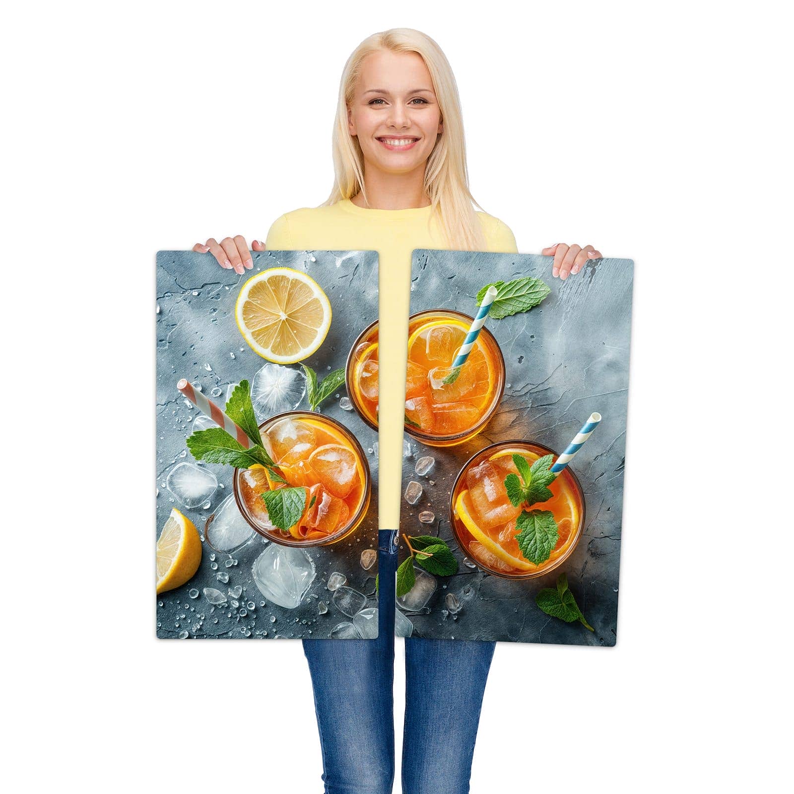 2-teilige Herdabdeckplatte mit Sommerlicher Drink-Motiv wird zur Größendarstellung gehalten