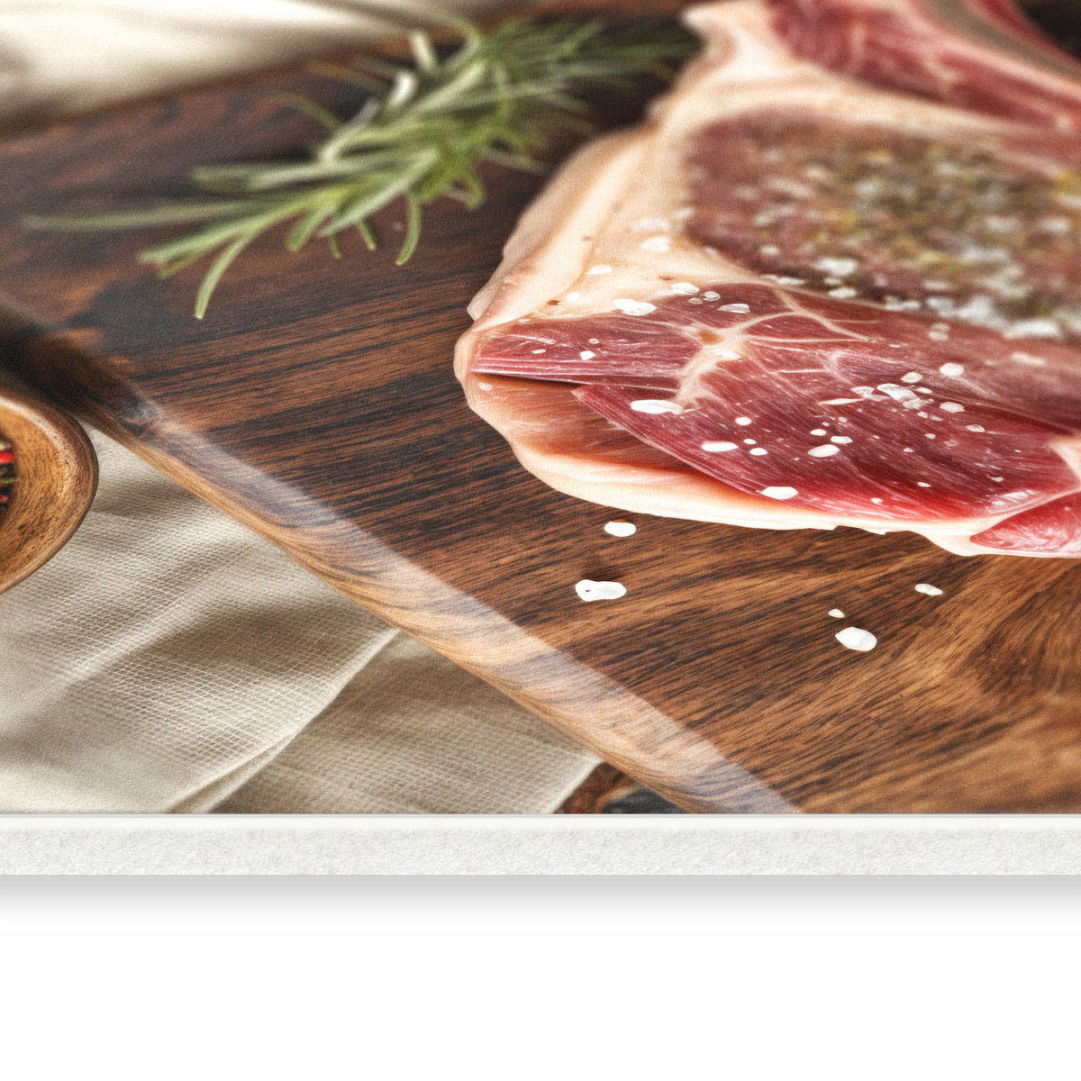 Hygienischer rutschfester Küchenteppich mit Motiv Steakauf Holzbrett in seitlicher Ansicht