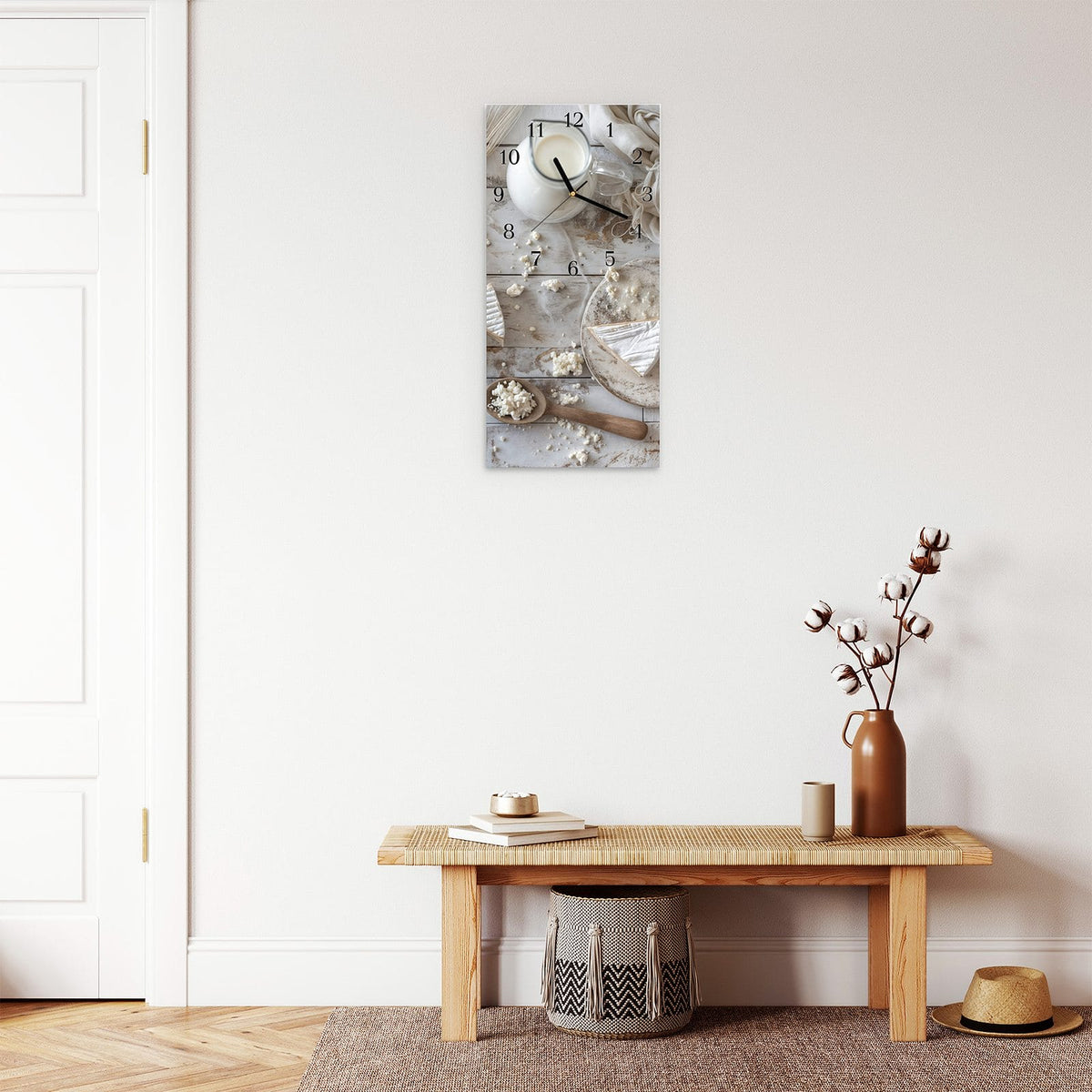 Moderne Wanduhr aus Glas mit Farbtiefe – Wanduhr Ziegenkäse Schale aus Glas – Hochformat 30 × 60 cm