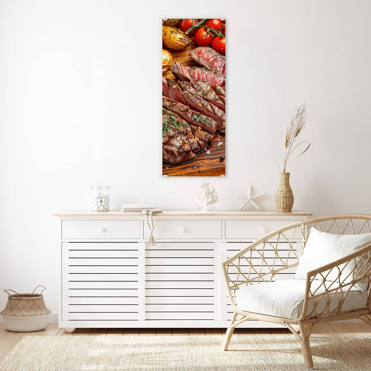 Wandbild - Steak mit Kartoffeln - Hochformat – Fleisch, Kartoffeln und Tomaten auf Brett