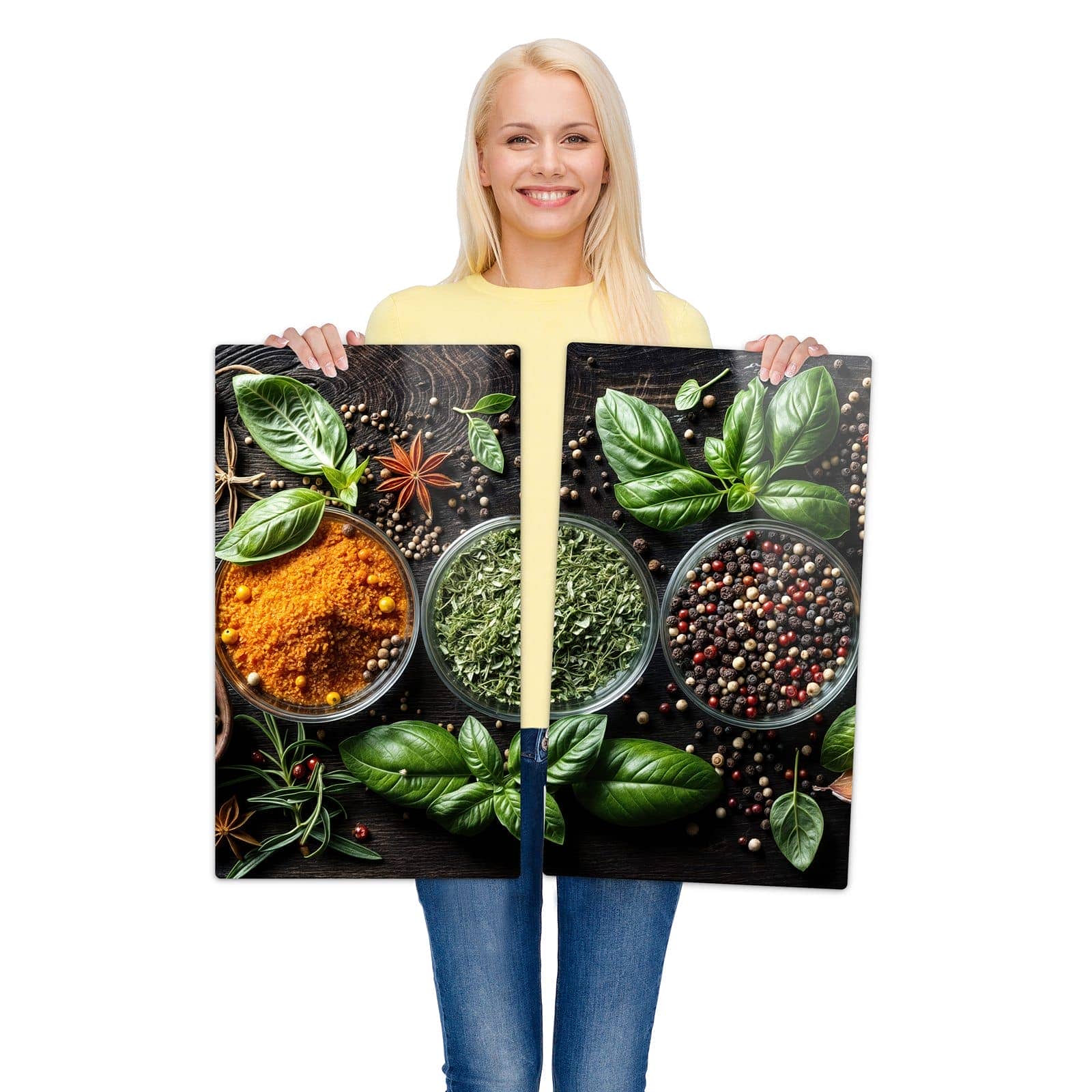 2-teilige Herdabdeckung mit Gewürze Und Kräuter-Motiv wird zur Größendarstellung gehalten