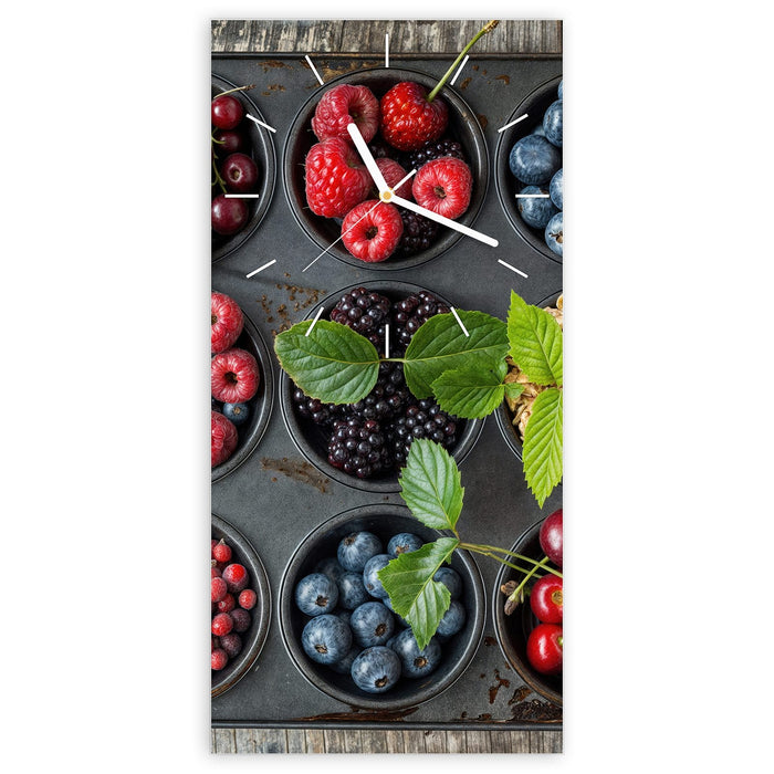 Wanduhr Bunte Beeren aus Glas – Hochformat 30 × 60 cm mit Ziffernblatt Linie