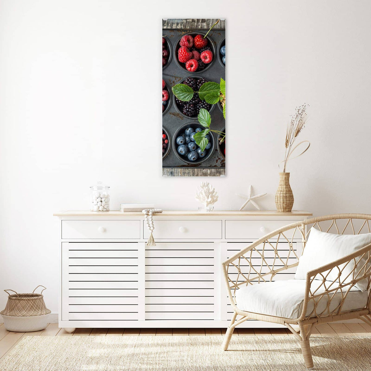 Wandbild - Beeren in Muffinform - Hochformat – Beeren und Haferflocken in Muffinform