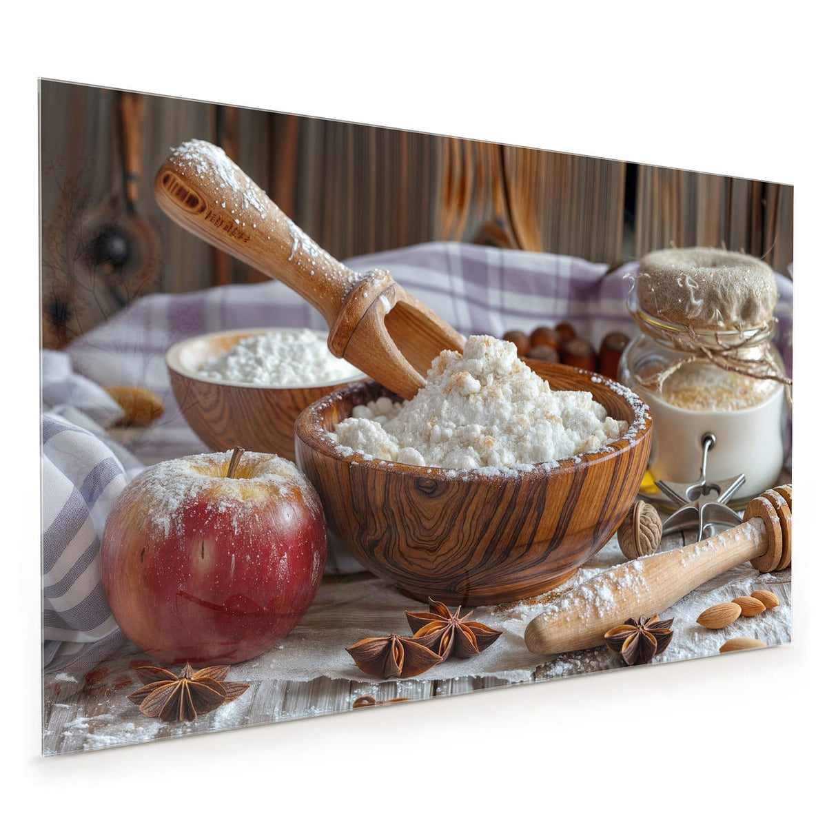 Küchenrückwand aus Glas im Hochformat mit Motiv Rustikales Backen: Holzschale mit Mehl, Nudelholz, roter Apfel, Sternanis und Vorratsgläser auf Holztisch