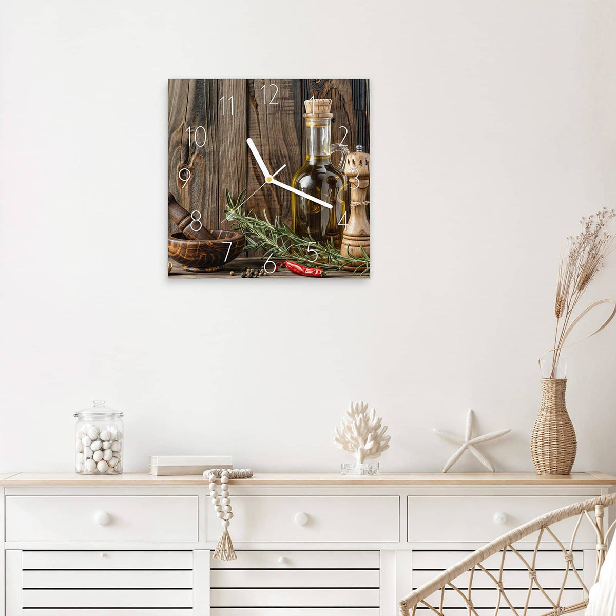Wanduhr Küchendekoration aus Glas – Quadratisch 30 × 30 cm – Mörser, Olivenöl und Rosmarin auf Holz