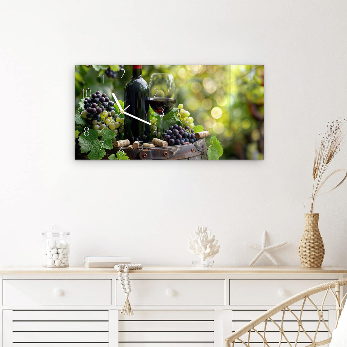 Wanduhr Wein Und Trauben aus Glas – Querformat 60 × 30 cm – Rotweinflasche auf Fass mit Trauben