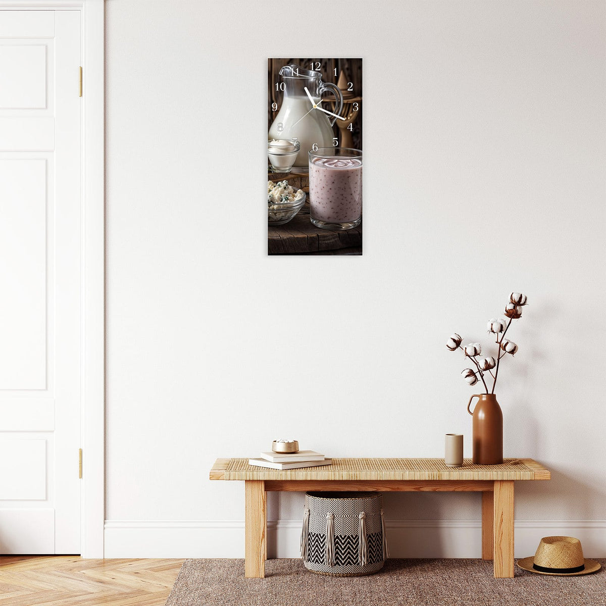 Moderne Wanduhr aus Glas mit Farbtiefe – Wanduhr Käseplatte mit Milch aus Glas – Hochformat 30 × 60 cm
