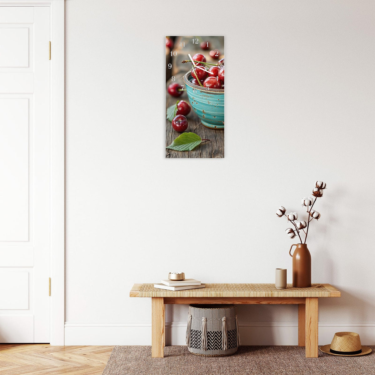 Moderne Wanduhr aus Glas mit Farbtiefe – Wanduhr Tasse mit Kirschen aus Glas – Hochformat 30 × 60 cm