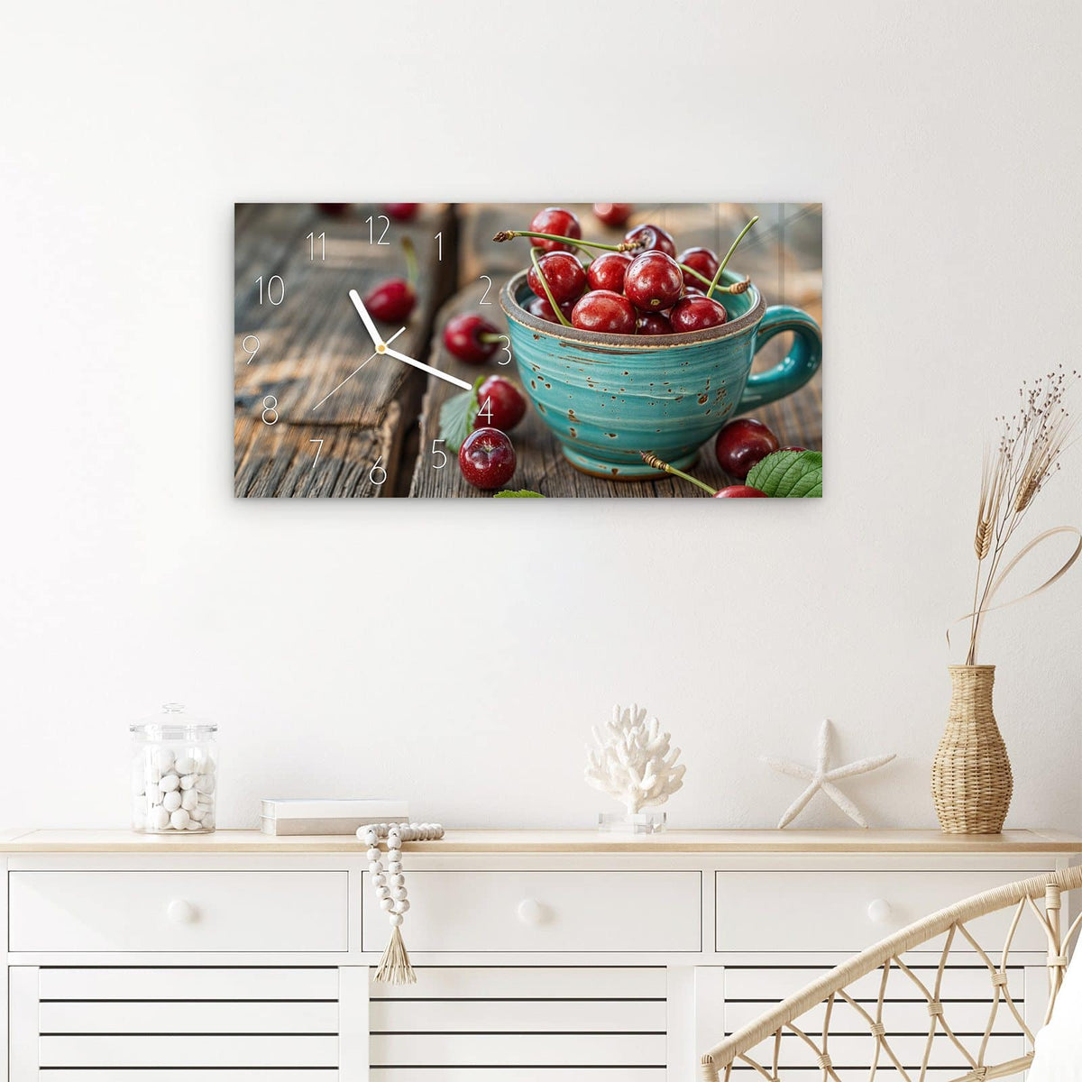 Wanduhr Tasse mit Kirschen aus Glas – Querformat 60 × 30 cm – Rote Kirschen in türkiser Tasse