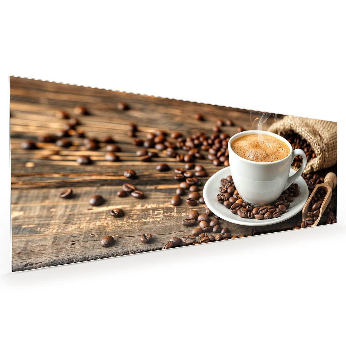 Küchenrückwand aus Glas im Hochformat mit Motiv Kaffee mit Holzschaufel: Dampfende weiße Tasse auf Untertasse, verstreute Bohnen #grösse_40 x 100 cm #grösse_50 x 125 cm #grösse_60 x 150 cm