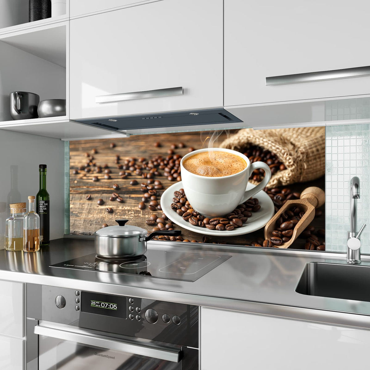 Küchenrückwand aus Glas Kaffee mit Holzschaufel im Hochformat als Spritzschutz hinter dem Kochfeld, über dem Fliesenspiegel montiert