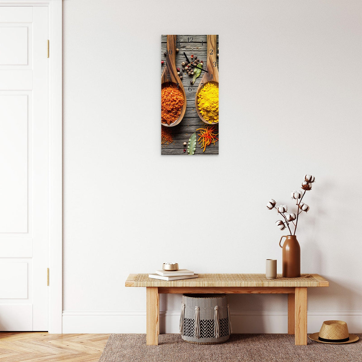 Moderne Wanduhr aus Glas mit Farbtiefe – Wanduhr Gewürze auf Löffeln aus Glas – Hochformat 30 × 60 cm