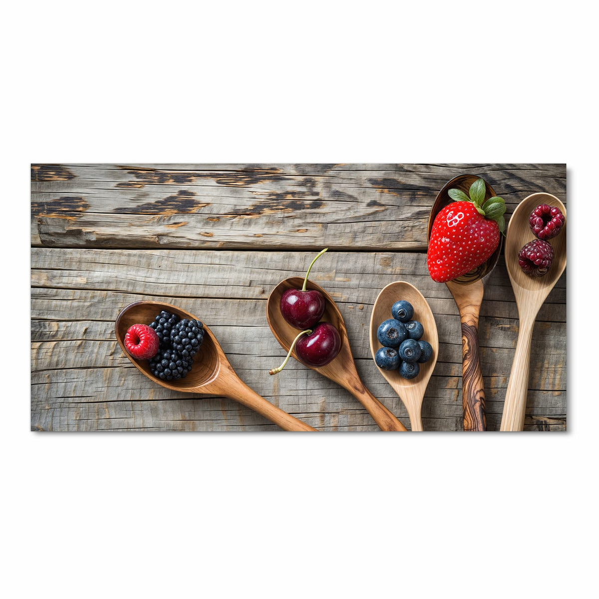 Fleckenresistenter Küchenteppich mit Motiv Holzlöffel mit Beeren in Frontansicht