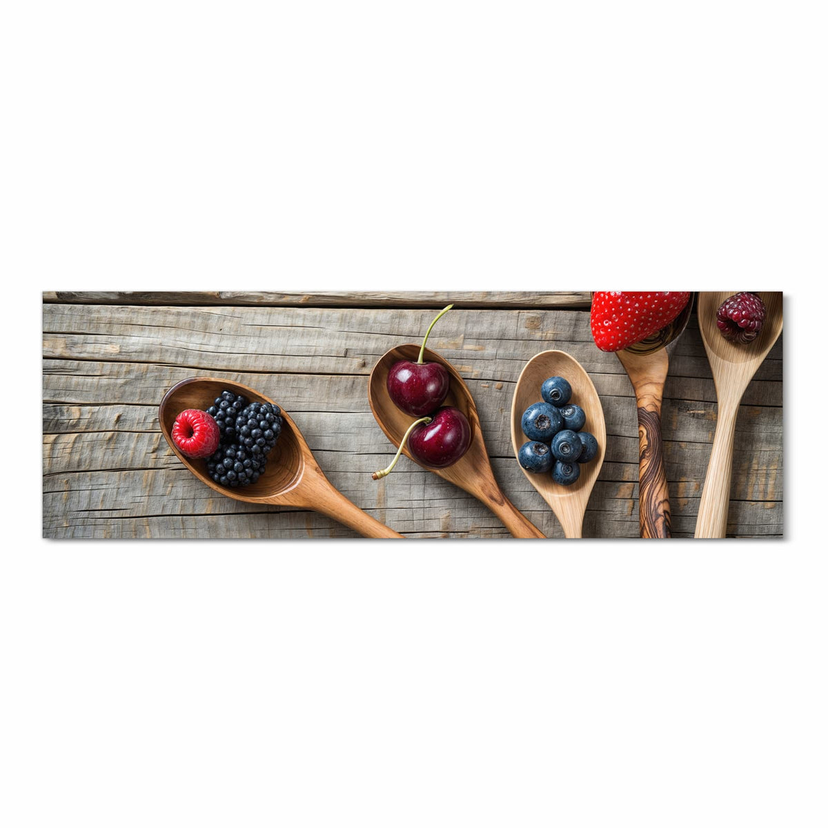Geruchsneutraler waschbarer Teppich für die Küche mit Motiv Holzlöffel mit Beeren in Frontansicht
