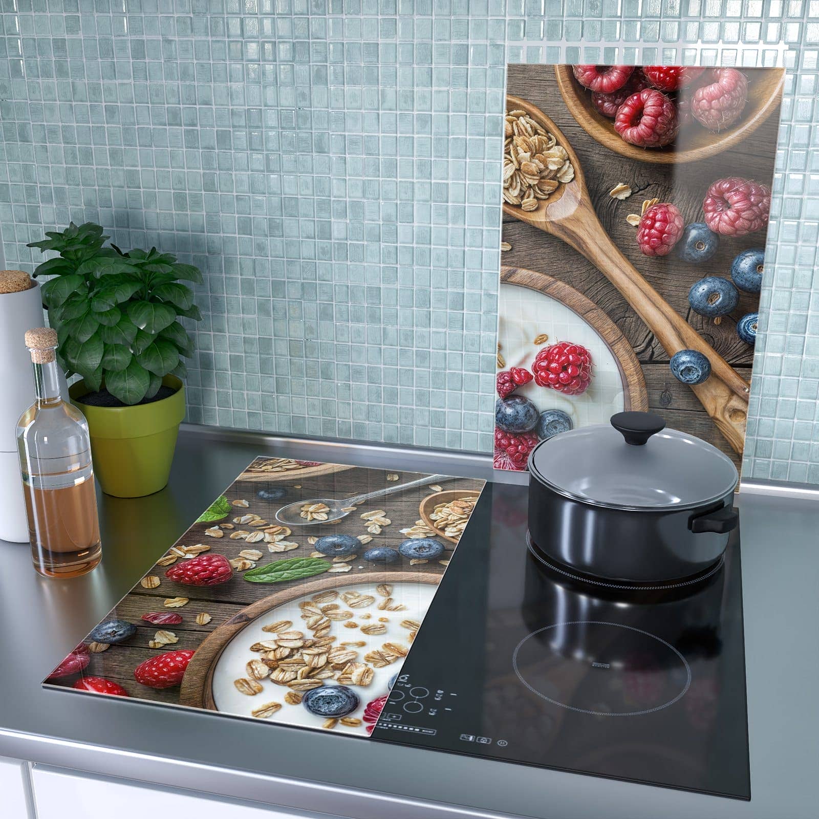 2-teilige Ceranfeld Abdeckungen mit Beeriges Müsli-Motiv als Spritzschutz hinter dem Kochfeld