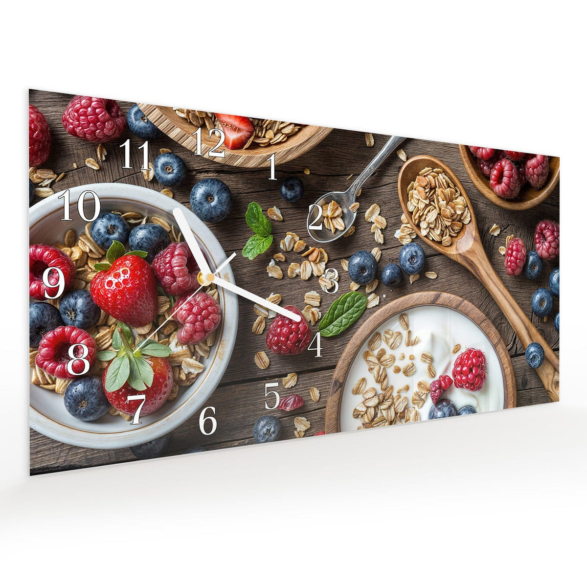 Vormontiert – mit Schwebeeffekt – Wanduhr Beeriges Müsli aus Glas – Querformat 60 × 30 cm