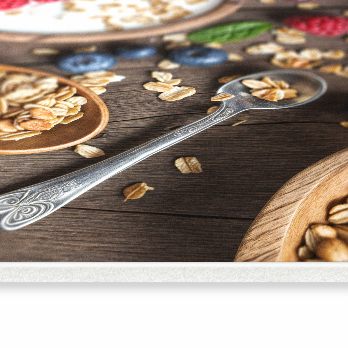 Waschbarer Küchenteppich mit Motiv Beeriges Müsli in seitlicher Ansicht