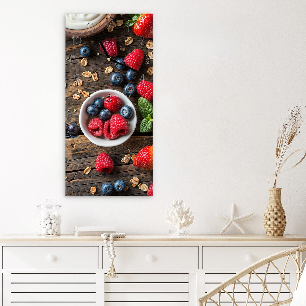 Wanduhr Frühstück Müsli aus Glas – Joghurt mit Beeren und Müsli