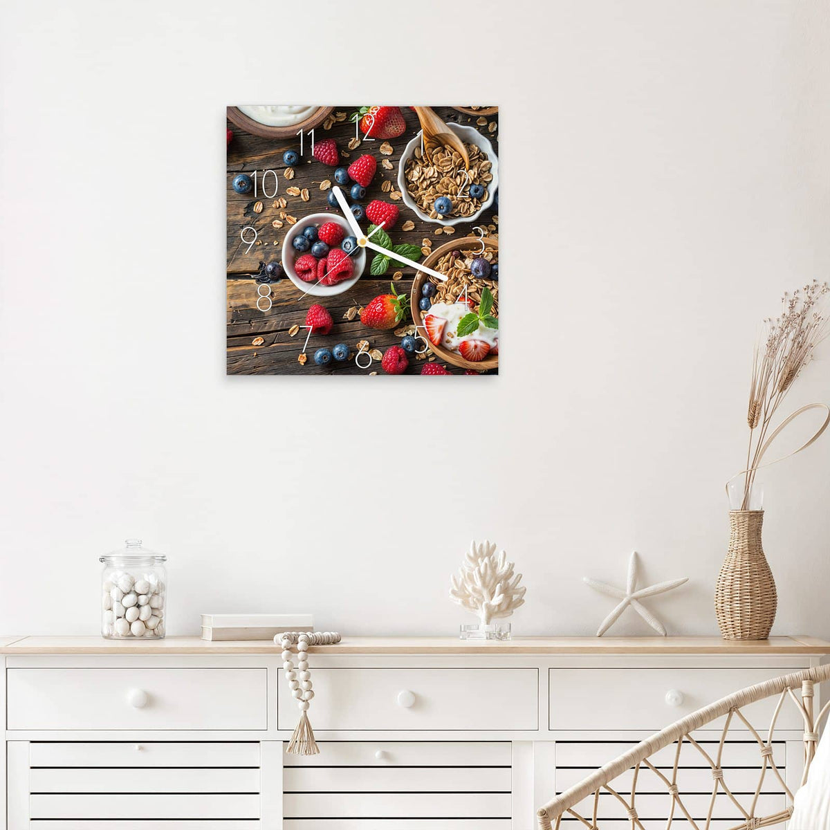 Wanduhr Frühstück Müsli aus Glas – Quadratisch 30 × 30 cm – Joghurt mit Beeren und Müsli