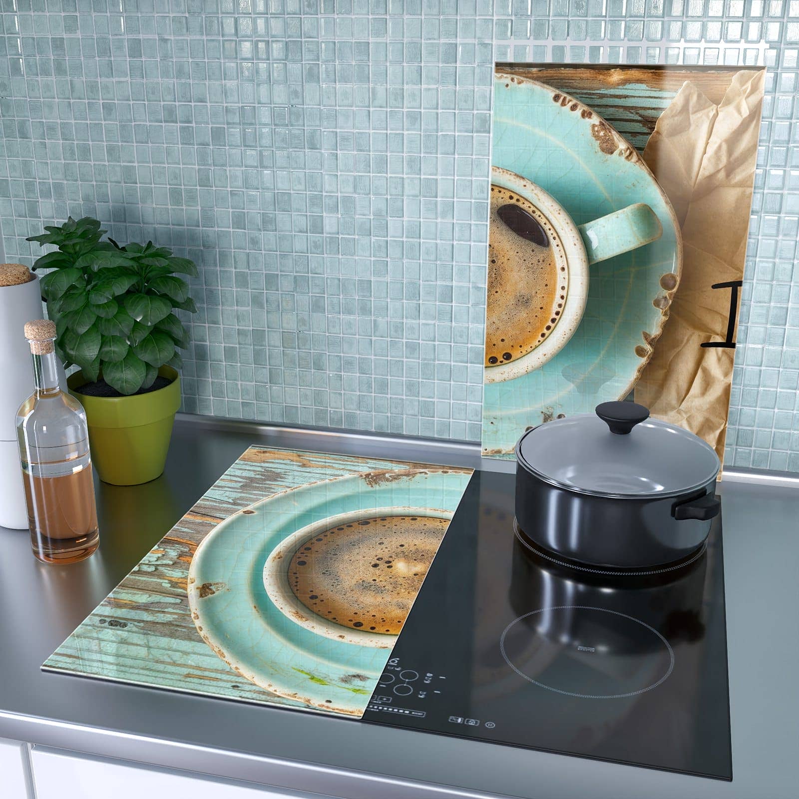 2-teilige Glasabdeckplatte für Ceranfeld mit Tasse und Lavendel-Motiv als Spritzschutz hinter dem Kochfeld