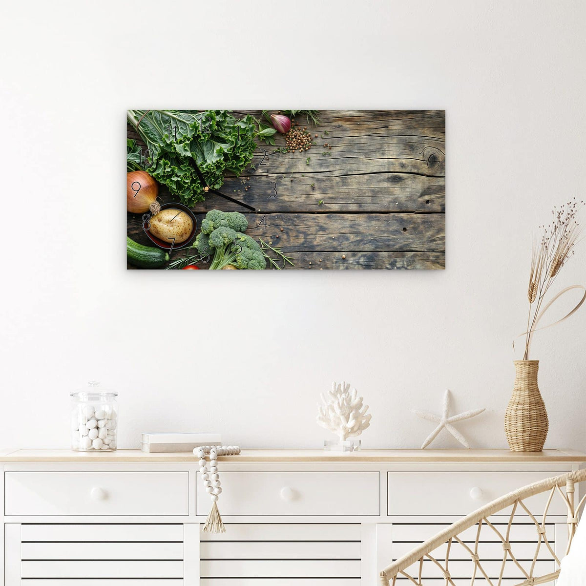 Wanduhr Frisches Gemüse Auswahl aus Glas – Querformat 60 × 30 cm – Grünkohl, Brokkoli und Tomaten von oben