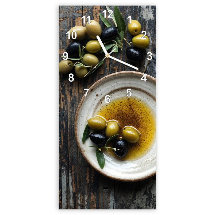 Wanduhr Oliven auf Teller aus Glas – Hochformat 30 × 60 cm mit Ziffernblatt Modern