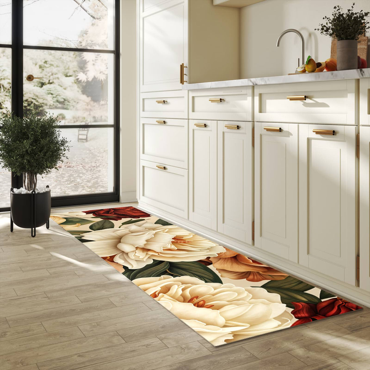 Feuchtigkeitsresistenter Küchenteppich mit Motiv Sanfte Blumenpracht in heller Küche