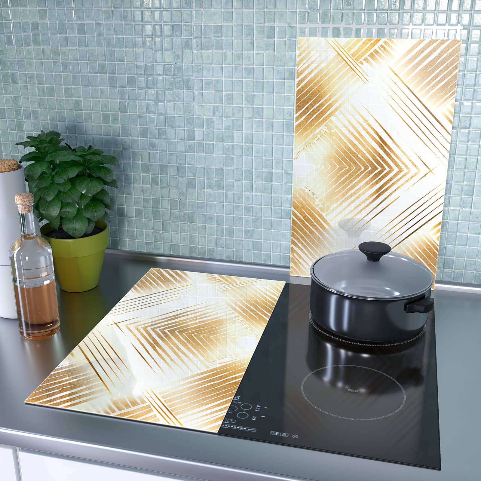 2-teilige Kochfeldabdeckung mit Goldenes Dreiecksmuster-Motiv als Spritzschutz hinter dem Kochfeld