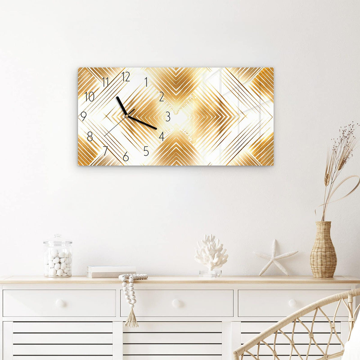 Wanduhr Goldenes Dreiecksmuster aus Glas – Querformat 60 × 30 cm – Goldene Dreiecke mit optischer Tiefe
