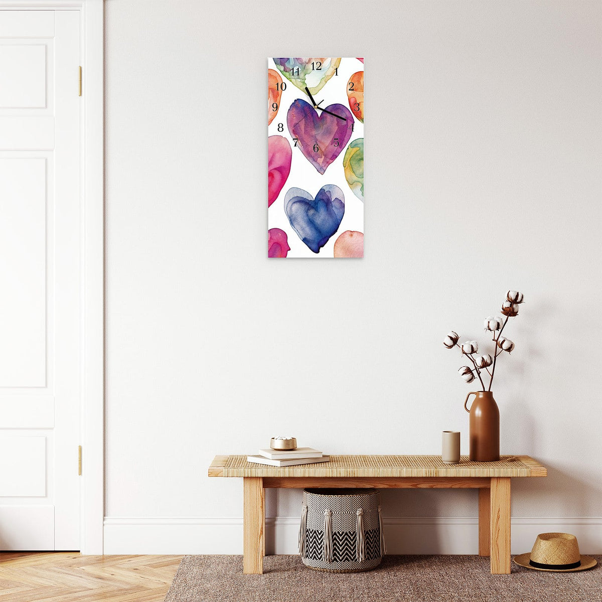 Moderne Wanduhr aus Glas mit Farbtiefe – Wanduhr Aquarellherzen aus Glas – Hochformat 30 × 60 cm