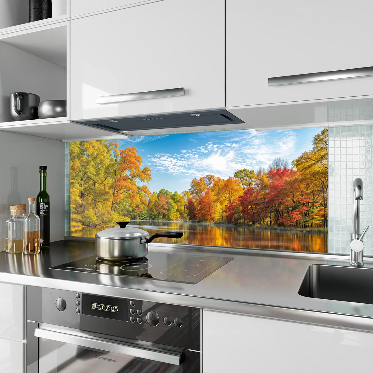 Küchenrückwand aus Glas Spiegelung im Herbstsee im Hochformat als Spritzschutz hinter dem Kochfeld, über dem Fliesenspiegel montiert