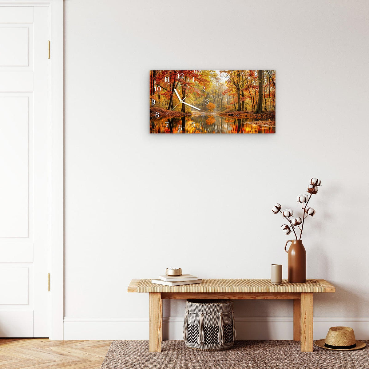 Moderne Wanduhr aus Glas mit Farbtiefe – Wanduhr Herbstwald am See aus Glas – Querformat 60 × 30 cm