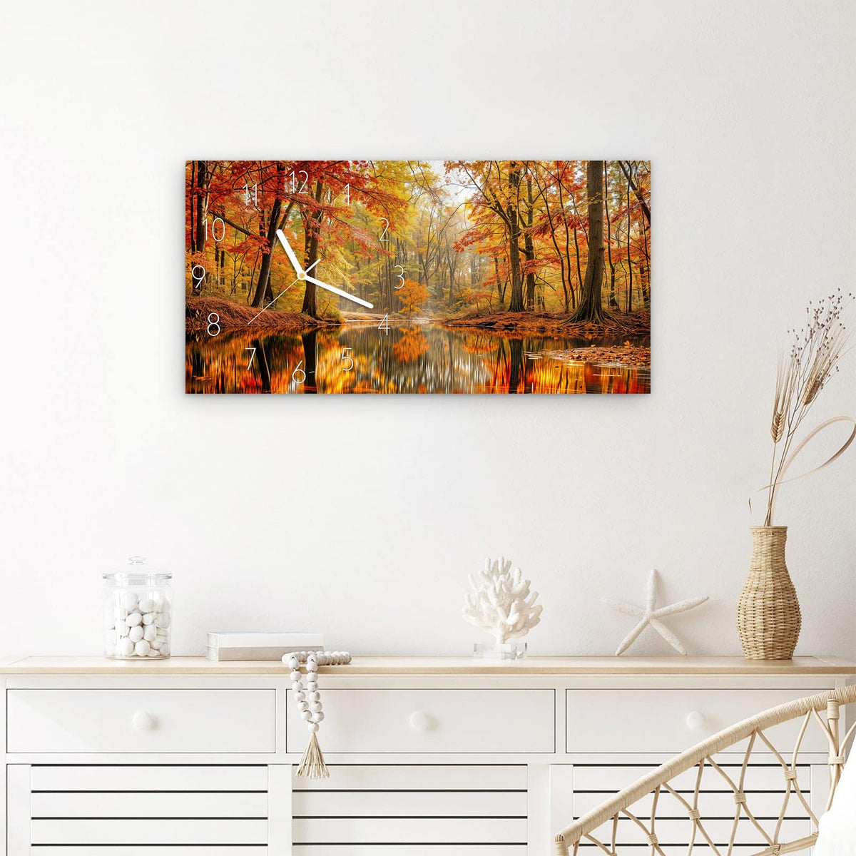 Wanduhr Herbstwald am See aus Glas – Querformat 60 × 30 cm – Leuchtendes Laub über stillem Wasser