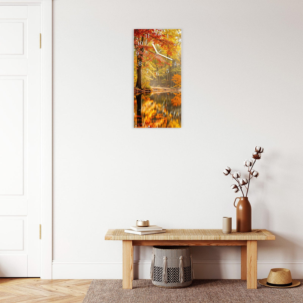 Moderne Wanduhr aus Glas mit Farbtiefe – Wanduhr Herbstwald am See aus Glas – Hochformat 30 × 60 cm